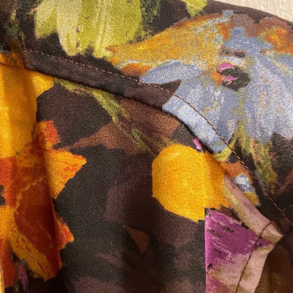 Vibrant Floral Button-Up Blouse size XL fall colors - Picture 5 of 6